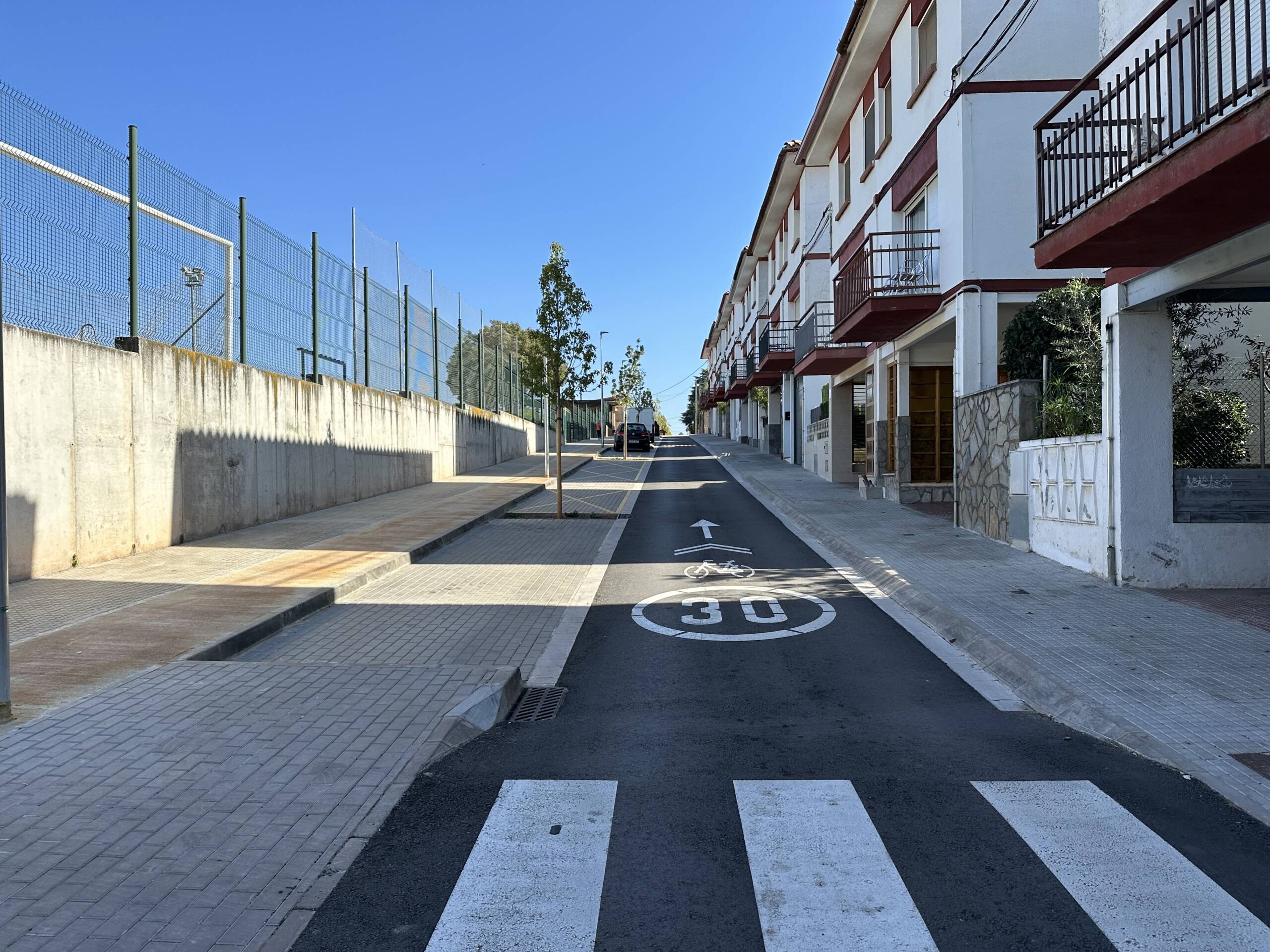 Artés: Reurbanización de la calle Arquitecte Gaudí entre las calles Montserrat y Enric Guadayol.
